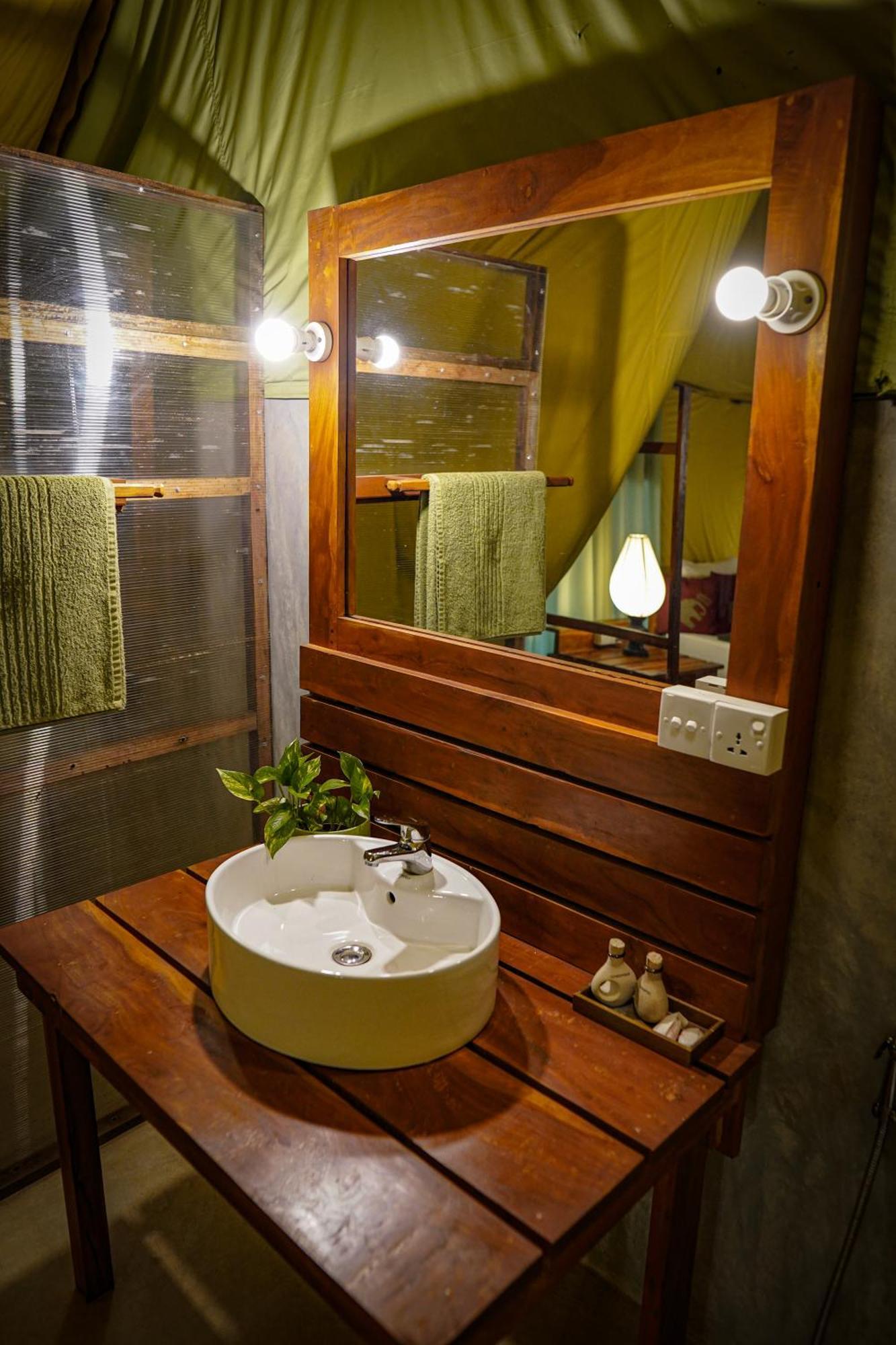 River Glamping By Gaga Bees Udawalawe Luaran gambar